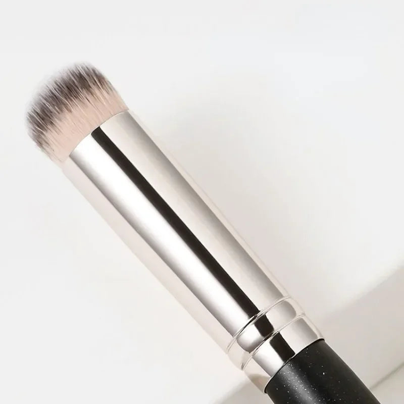 Foundation Concealer Brush - Flawless Blending & Contour