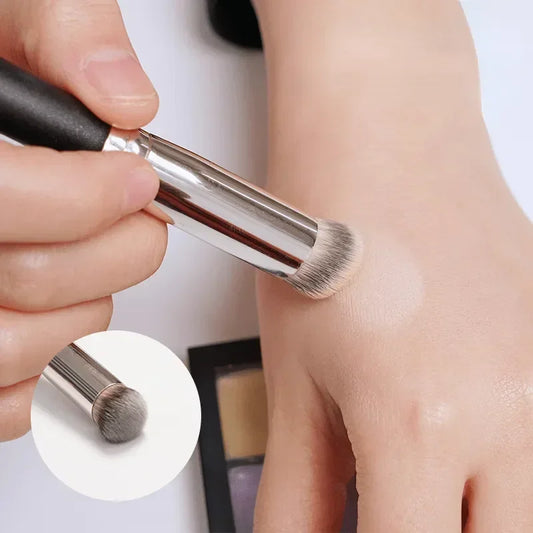 Foundation Concealer Brush - Flawless Blending & Contour