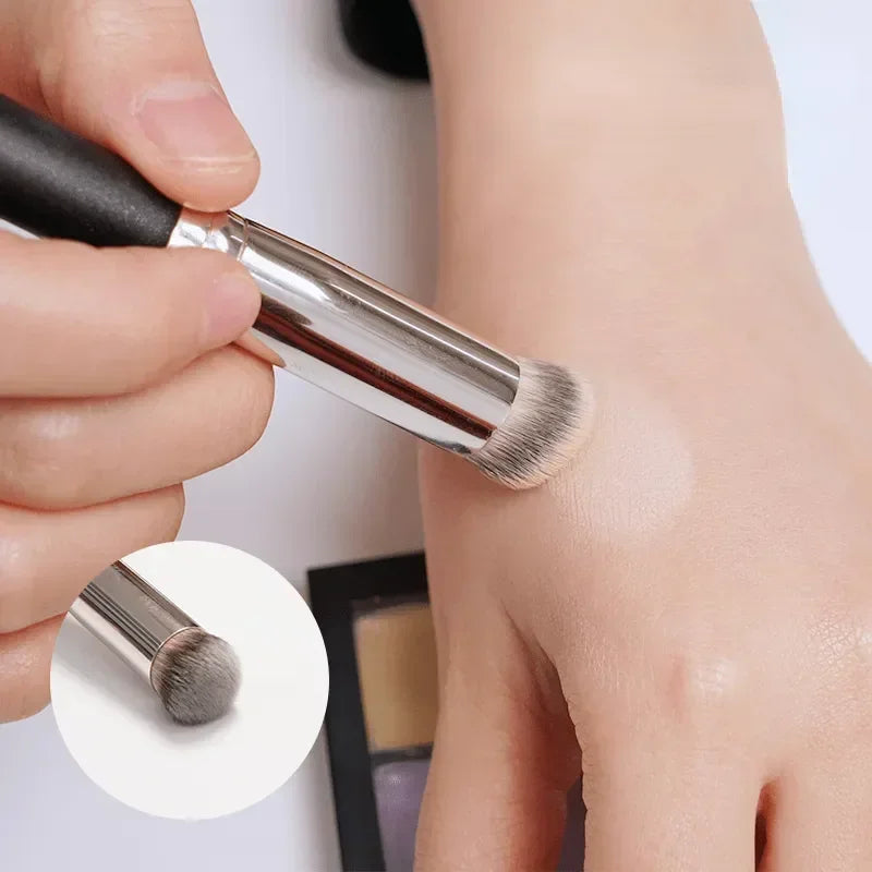 Foundation Concealer Brush - Flawless Blending & Contour